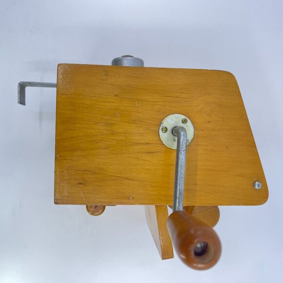 vintage lariana wooden manual hard cheese grater with drawer & crank handle - Picture 8 of 8